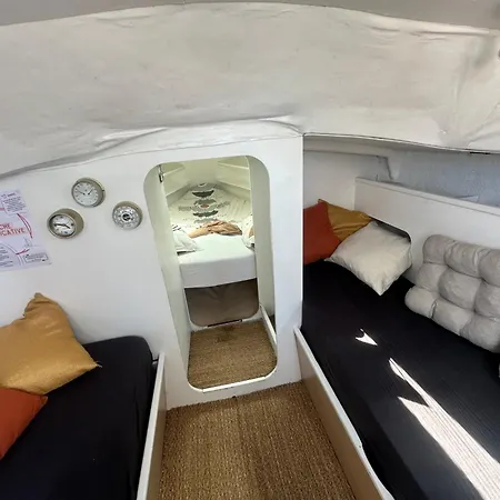 Úszó hotel Foujin Nuit Insolite Sur Un Voilier *