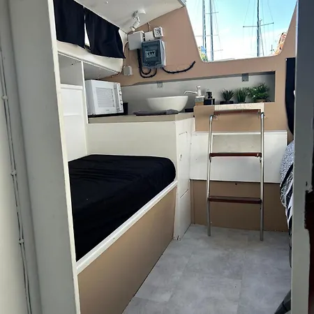 Foujin Nuit Insolite Sur Un Voilier * La Rochelle